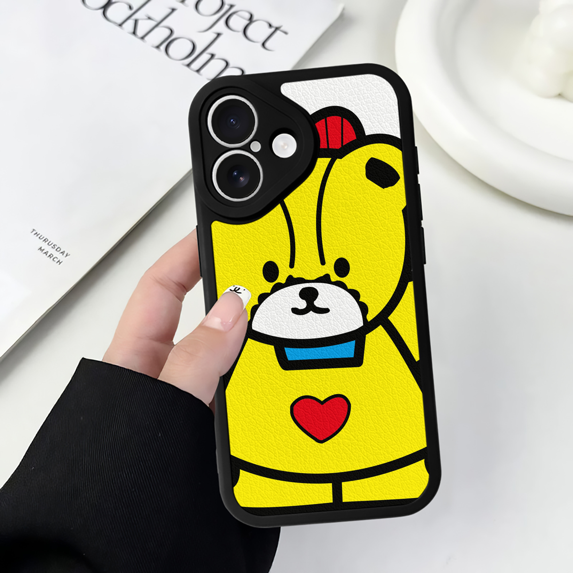 （画像用） Hello Kitty ハローキティ 【iPhone 16シリーズ対応】シリコンスマホケース（レザー調） 材質：シリコン